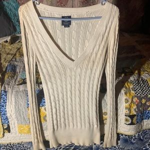 White American eagle outfitters sweater